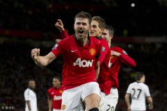 伊萨克罢赛风波影响纽卡斯尔联队，内部矛盾与伤病压力交织