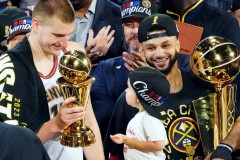 勒布朗·詹姆斯巅峰末路：伤病挑战中的篮球史册传奇